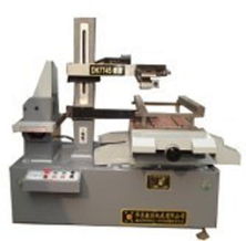 華東數(shù)控電火花數(shù)控線切割DK7745高清圖片展示